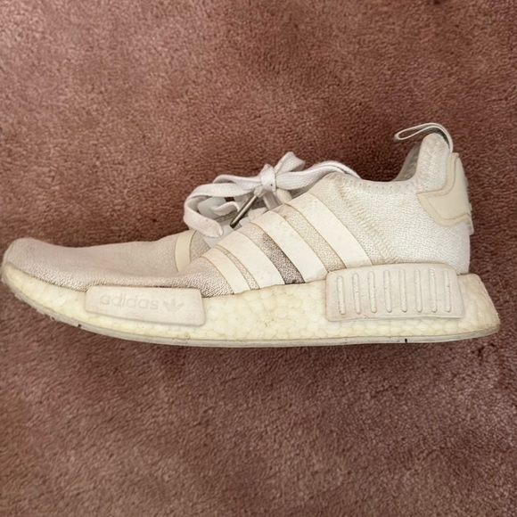 Size 6, white ultra boost - Picture 5 of 5